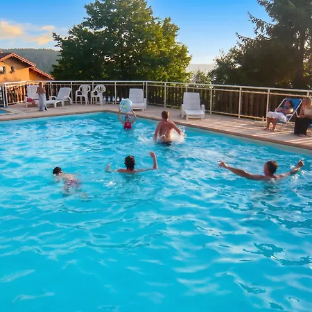 Au Tholy Avec Piscine Partagee